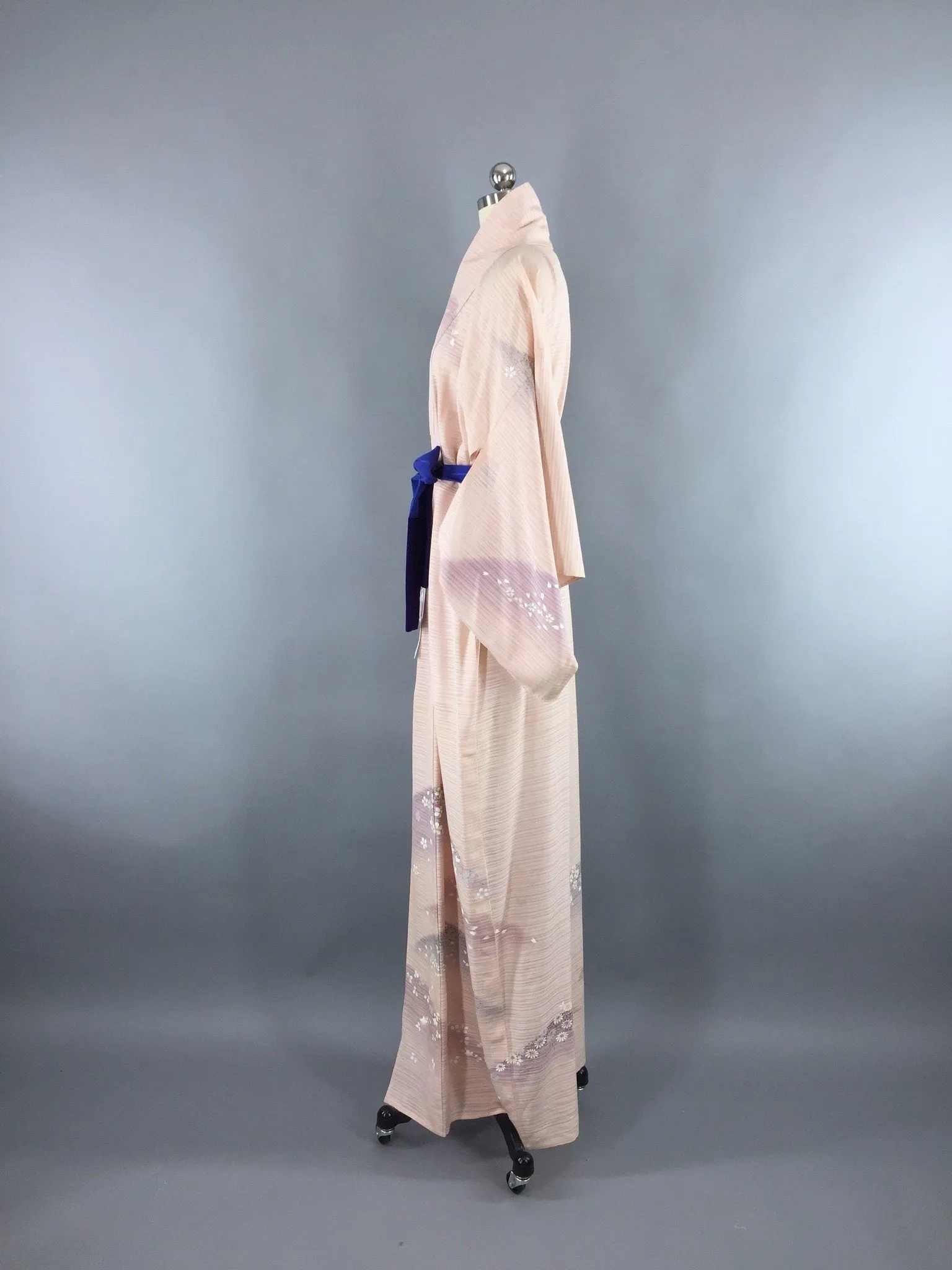 1970s Vintage Silk Kimono Robe in Sheer Blush Pink