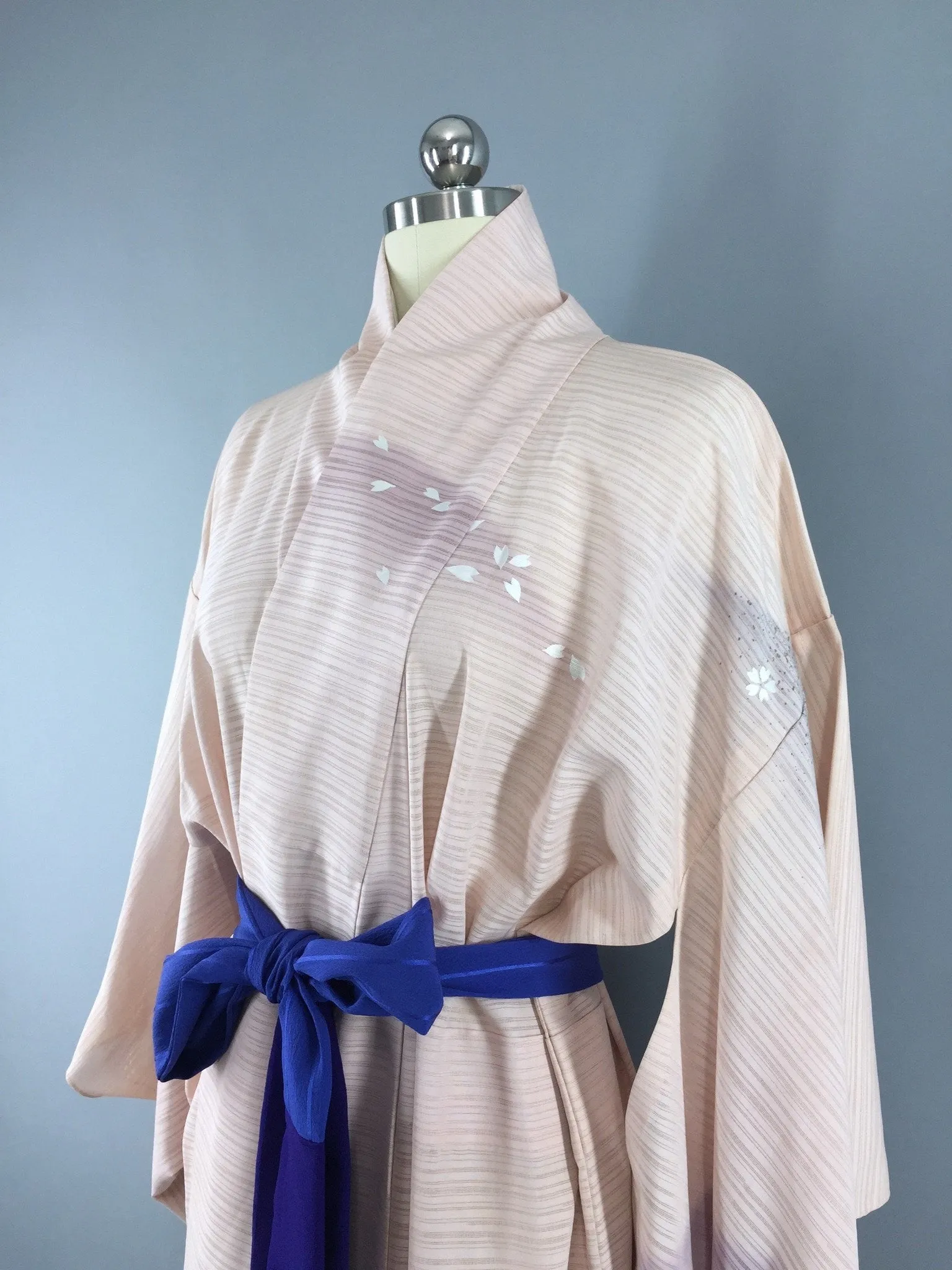 1970s Vintage Silk Kimono Robe in Sheer Blush Pink