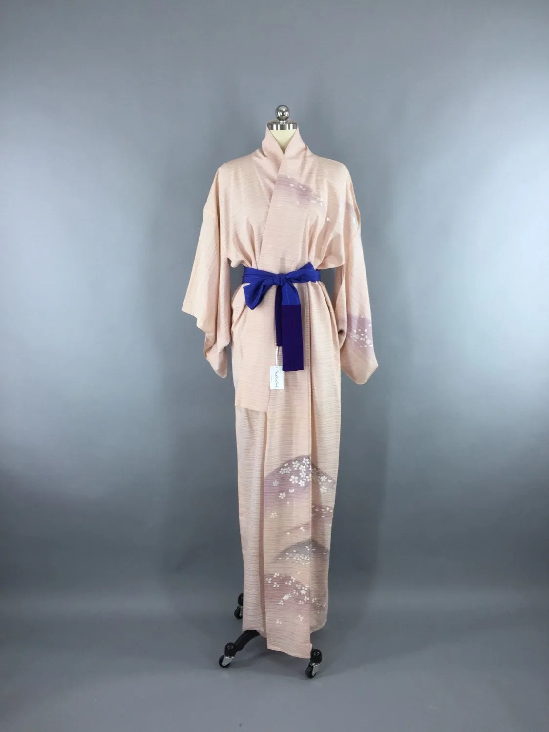 1970s Vintage Silk Kimono Robe in Sheer Blush Pink