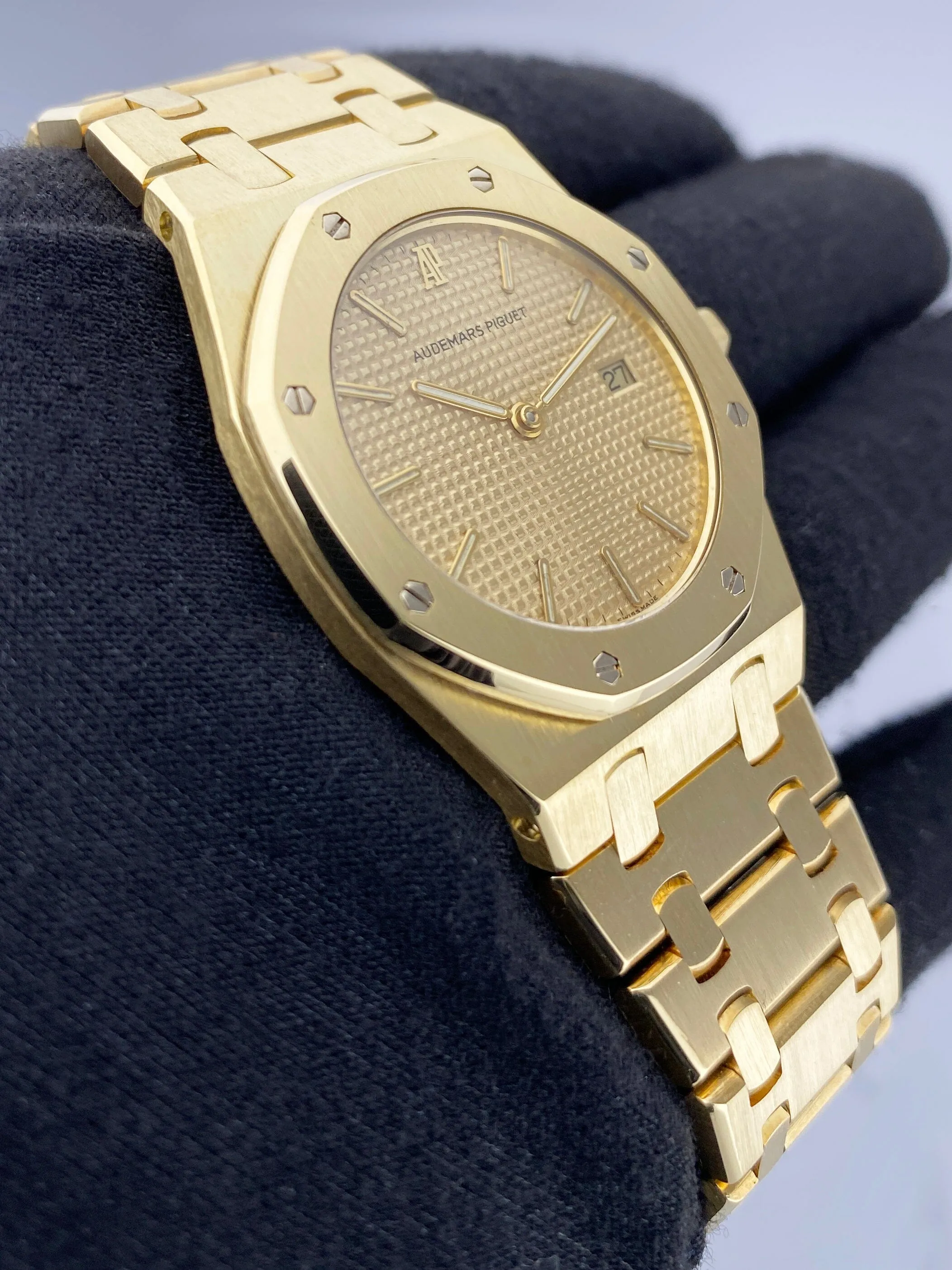 Luxurious Audemars Piguet Royal Oak Ladies Watch in 18K Yellow Gold