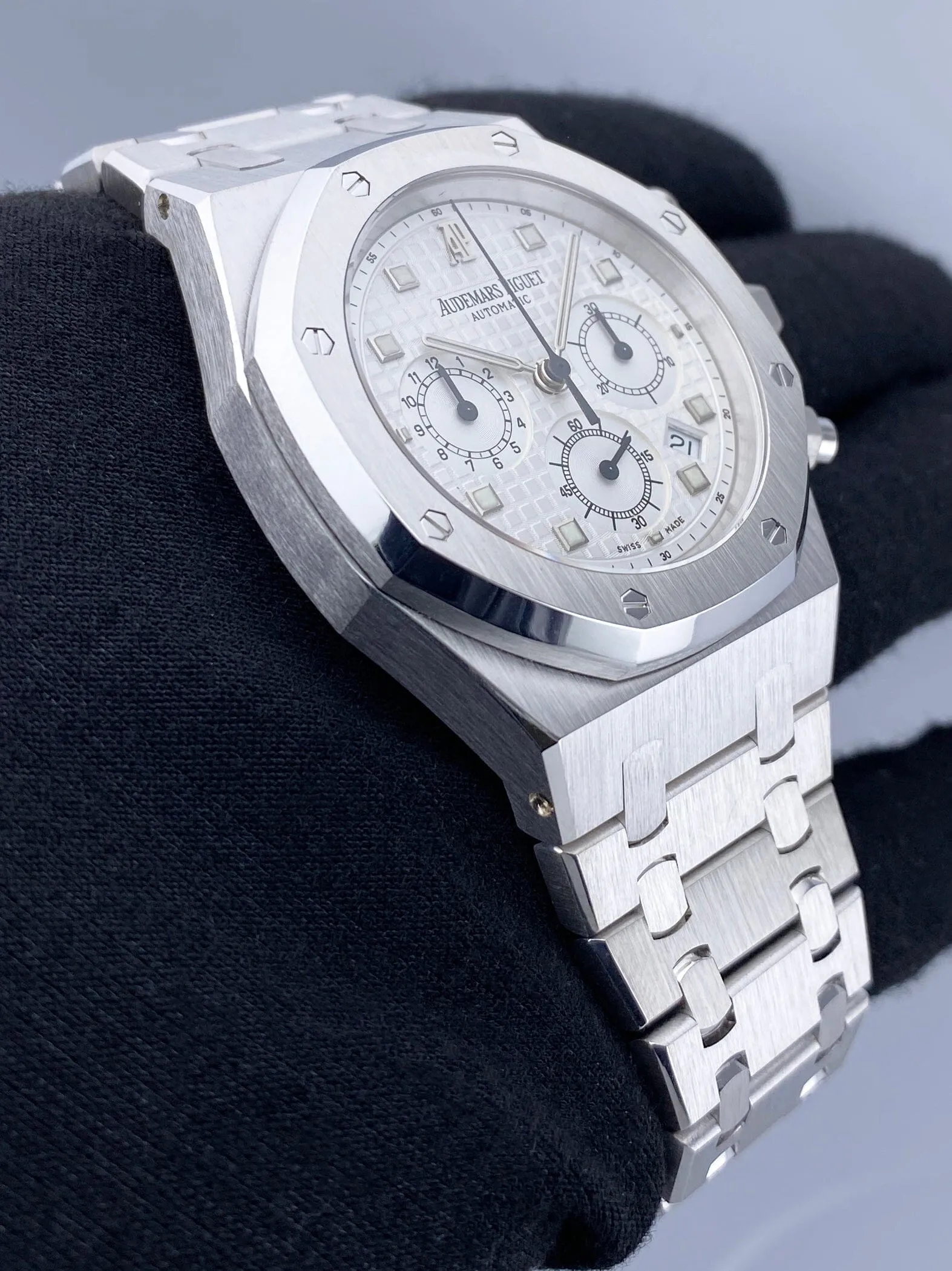 Audemars Piguet Royal Oak 25960BC White Dial Mens Watch