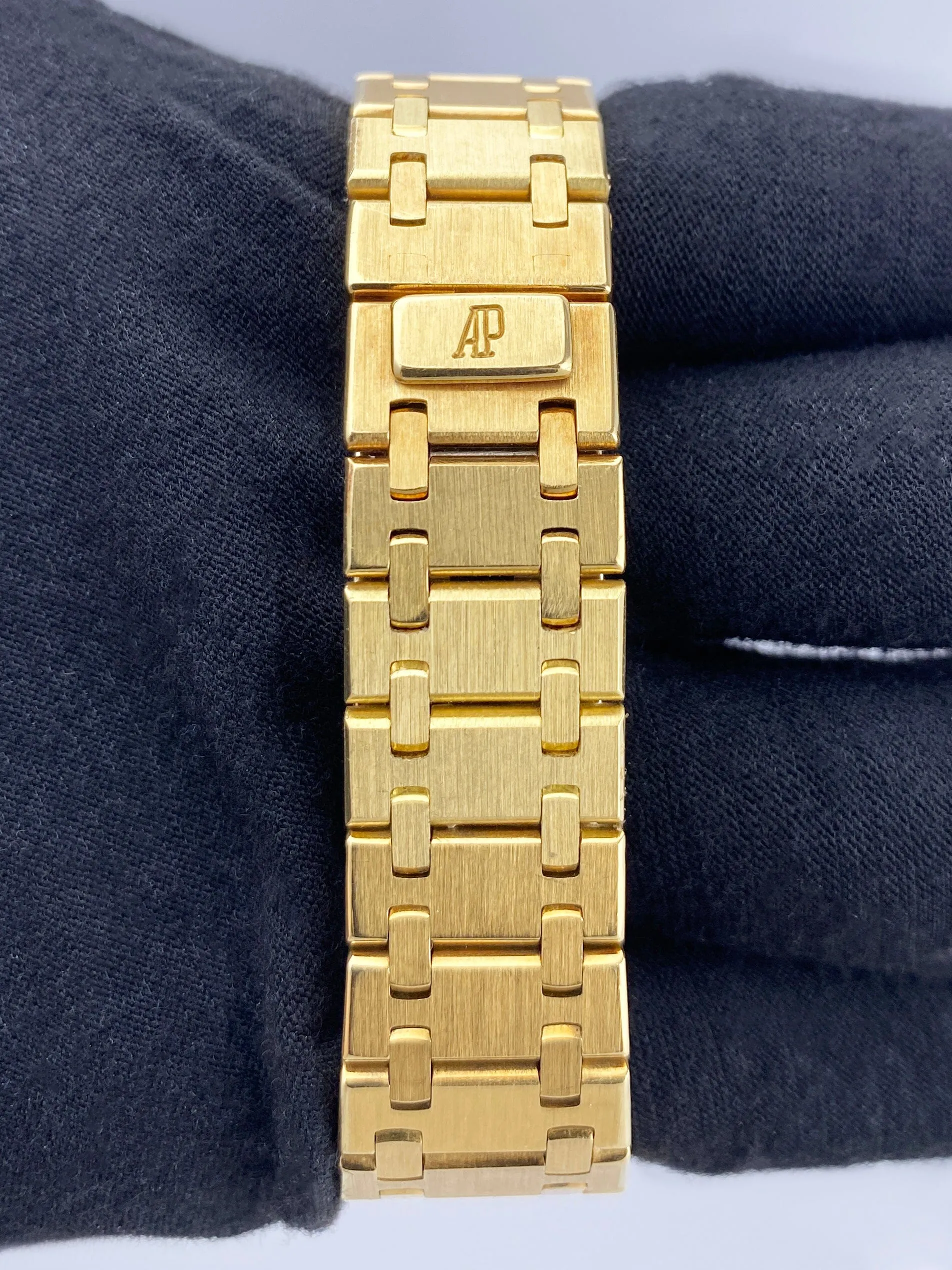 Audemars Piguet Royal Oak 56175BA White Dial 18K Yellow Gold Ladies Watch With Archives