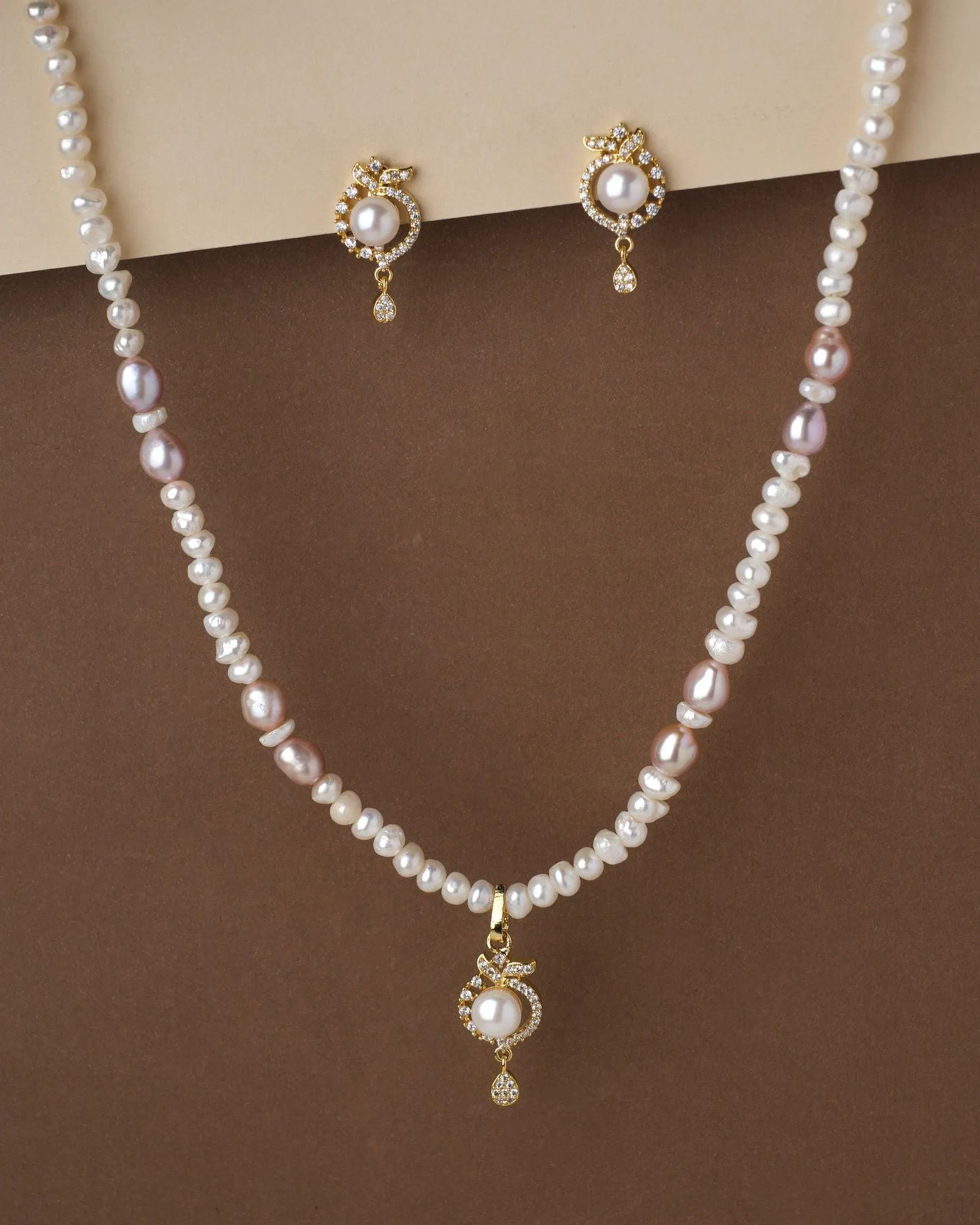 Beautiful Pearl Necklace Set