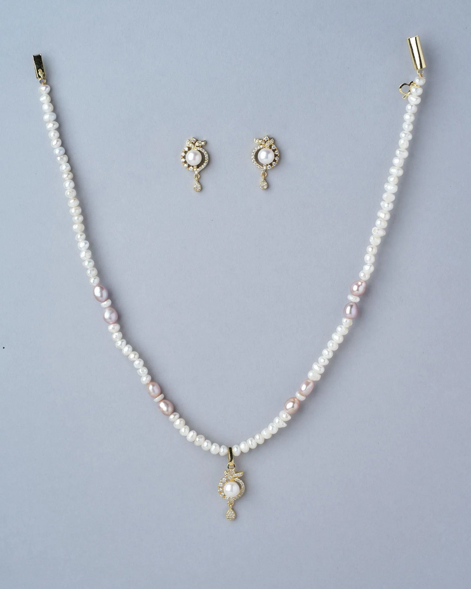 Beautiful Pearl Necklace Set