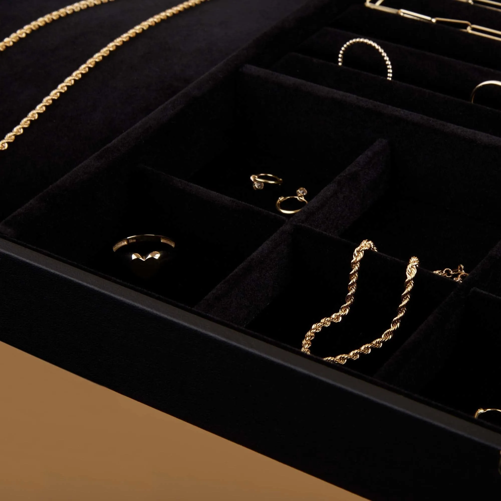 Cadeau d'Isabel black jewellery box